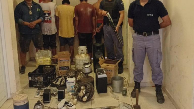 Recuperan elementos de cocina y herramientas robados de un jardín