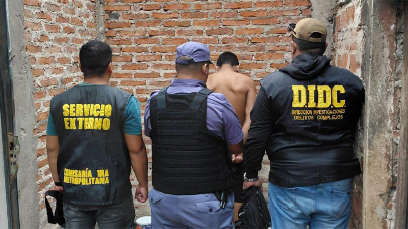 Contrató a una escort para que abuse de un menor