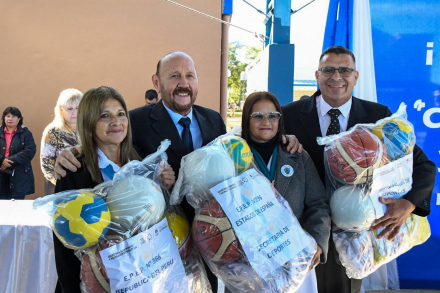 entrega de elementos deportivos.jpg