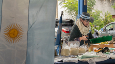 El Mercado Comunitario del barrio La Paz vivió su "Edición Patria"