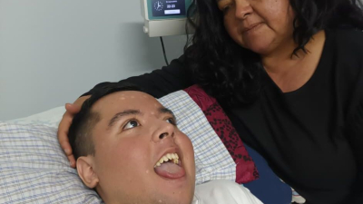 Una madre pide que se cumpla una medida judicial para salvar la vida de su hijo