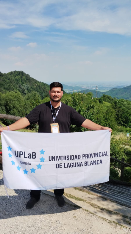Graduado de la UPLaB participó de Foro Mundial (2)