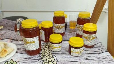 Feria de pequeños productores en la plaza 25 de Mayo