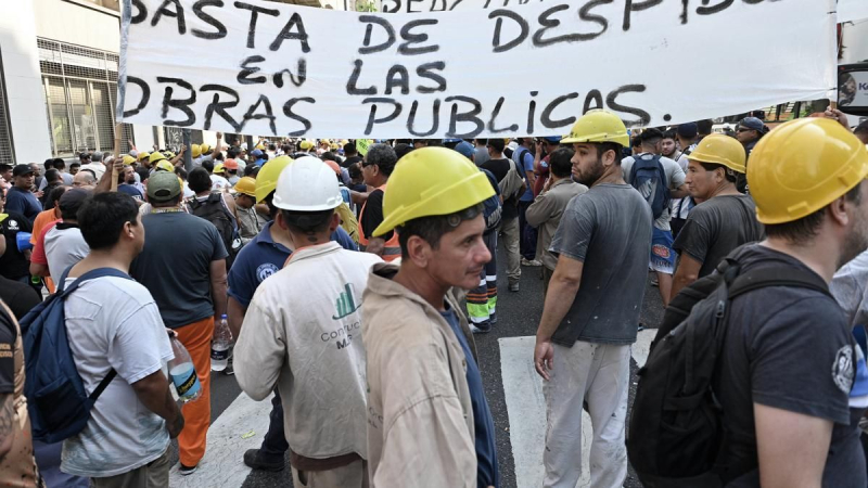 La diferencia entre perder 216.000 o 540.000 puestos de trabajo