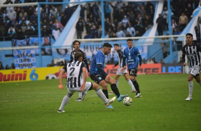For Ever mostró otra muy pobre versión y se hunde cada vez más