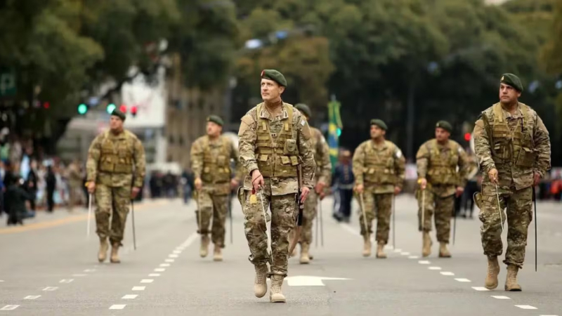 El Gobierno otorgará un plus de hasta 25% para el personal de las Fuerzas Armadas con formación académica