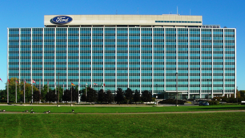 Ford recontrata a ingenieros veteranos tras fracasos de la inteligencia artificial en producción