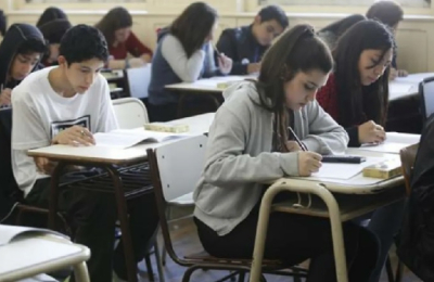 Va a segundo año del secundario y desea una familia que la contenga