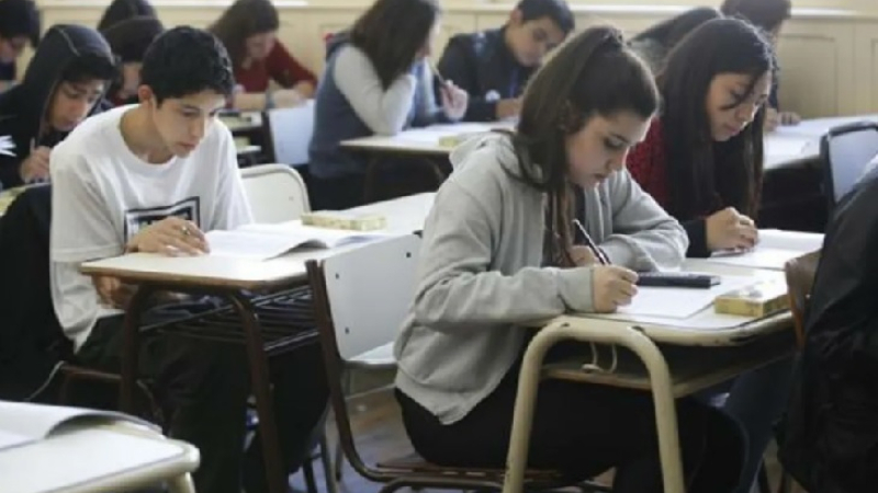 Va a segundo año del secundario y desea una familia que la contenga