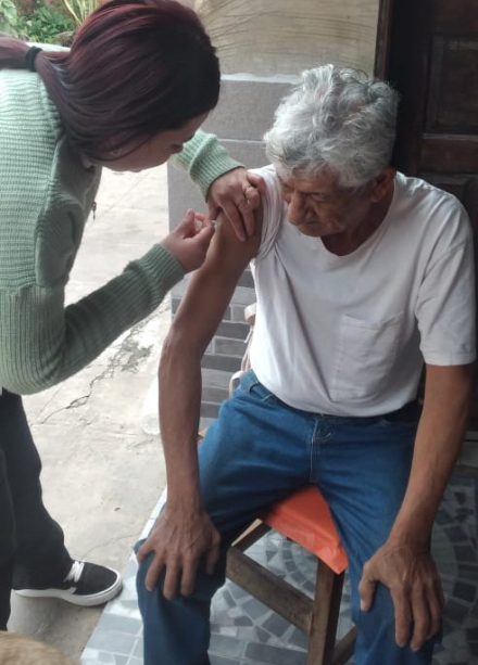 Vacunación en terreno centro de salud Villa Hermosa (2)