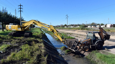 Avanza la limpieza del canal de la Soberanía para prevenir obstrucciones