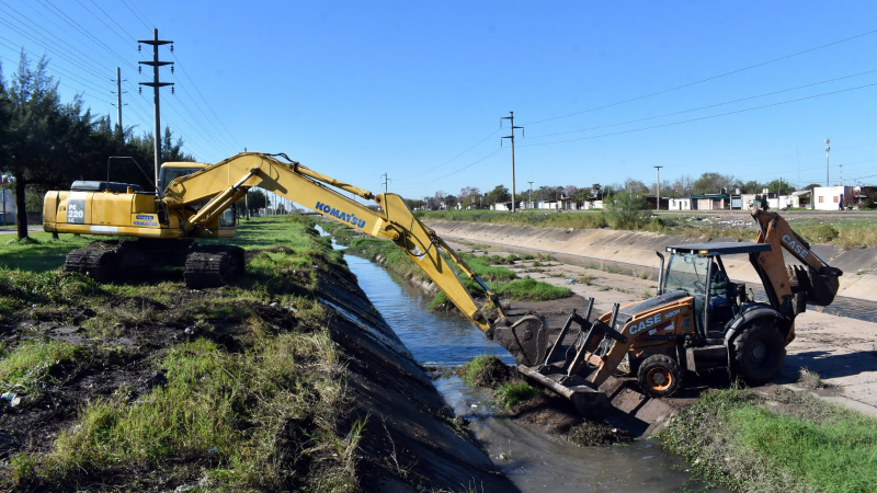 Avanza la limpieza del canal de la Soberanía para prevenir obstrucciones