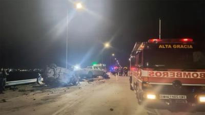 Cuatro personas murieron tras un choque entre un auto y una camioneta
