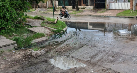 Villa Itatí, entre el barro y el agua estancada