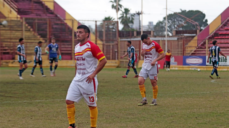 Sarmiento se despidió del torneo entre silbidos y con una derrota
