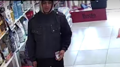Con un cuchillo amenazó a la encargada de una tienda de mascotas