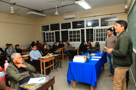Comenzó la capacitación laboral en reparación de celulares 1