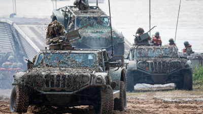 El Ejército Argentino demostró sus capacidades de franqueo con barcazas, tanques y helicópteros