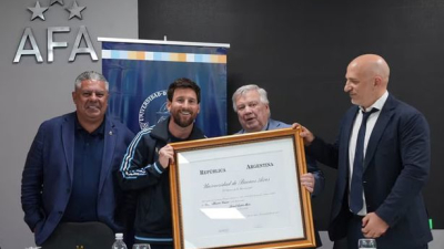 Entregaron a Messi el título de Doctor Honoris Causa de la UBA