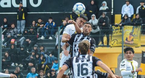 For Ever cosechó un triunfo sensacional en Madryn y quedó a tiro de la salvación