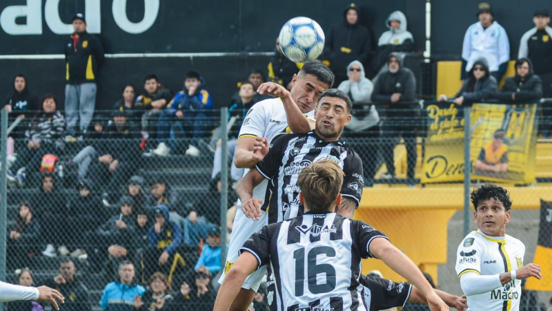 For Ever cosechó un triunfo sensacional en Madryn y quedó a tiro de la salvación