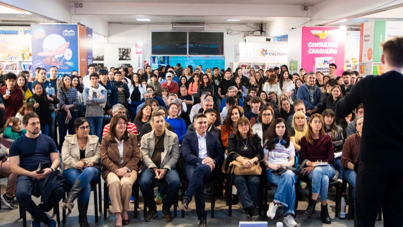 "Ver tanta gente comprando libros y hablando sobre autores es impresionante"
