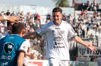 For Ever, juez en la definición de "arriba", se mide ante el líder Ferro