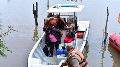 Familias de Isla Soto también reciben asistencia de un operativo integral