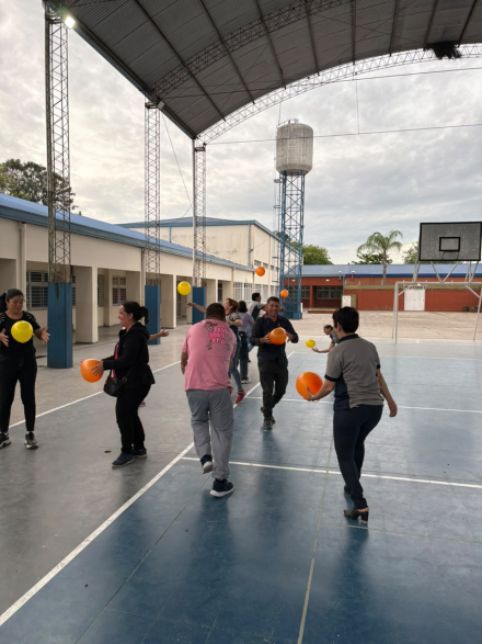El centro de salud _El Pucú_ promovió la concientización sobre el cáncer de mama en una escuela nocturna (3)