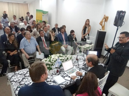 embajadores publico.jpg