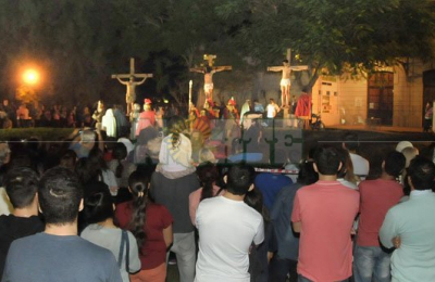 Multitudinaria celebración cristiana de la pasión y muerte de Jesucristo