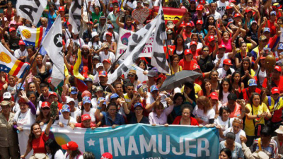 Venezuela: mujeres opositoras y oficialistas coparon la calle