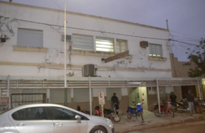 Allanaron la clínica donde trabajaba el médico acusado de abusar a un paciente