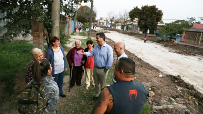 Capitanich supervisó el avance de obras de pavimento en Villa Centenario y Villa Pegoraro