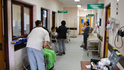 Médico no quiso atender a los pacientes y casi linchan a una empleada del 4 de Junio