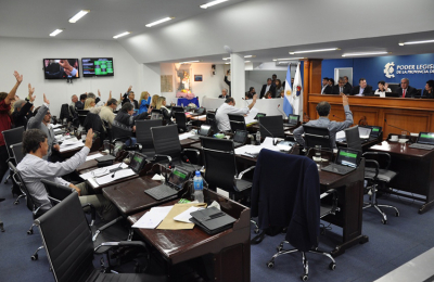 Por las elecciones, los legisladores hacen un impase de una semana