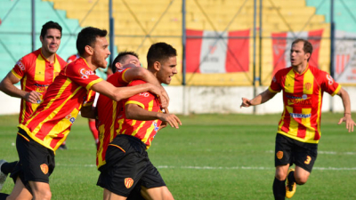 Sarmiento venció a Sportivo Patria y lidera la Zona 4 del Federal A