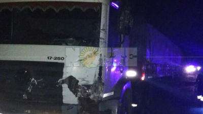 Camión cerealero colisionó con un tren en Avia Terai
