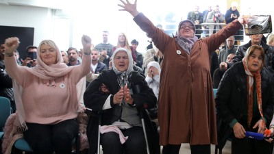 Las “madres de Srebrenica” recibieron con aplausos y lágrimas la condena a Ratko Mladic