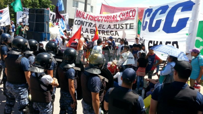 Sindicatos y organizaciones sociales se manifiestan en repudio a la llegada de Macri