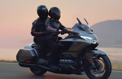 Nueva Goldwing, más moto y más liviana
