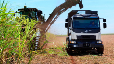 Volvo ensaya camiones semi autónomos en el campo