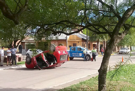 Auto ruedas arriba (3).jpg