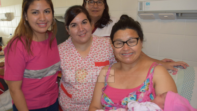 Dara, la primera bebé del interior del Chaco nacida en Navidad