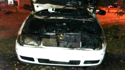 Se incendió una camioneta en la vía pública