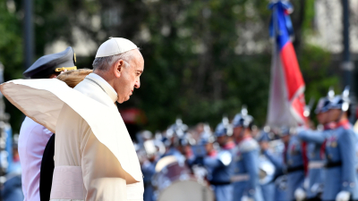 Papa Francisco pide perdón por “daño irreparable” a víctimas de abusos de sacerdotes