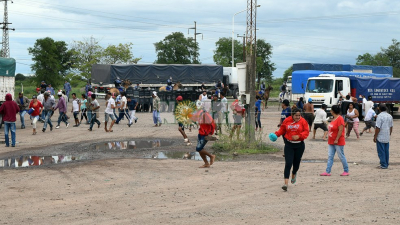 Violencia y heridos durante el desalojo de grupos sociales que cortaban la ruta 16 en Quitilipi