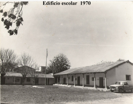 EDIFICIOS-ESCUELA-1970.jpg