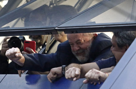 Lula resiste.jpg