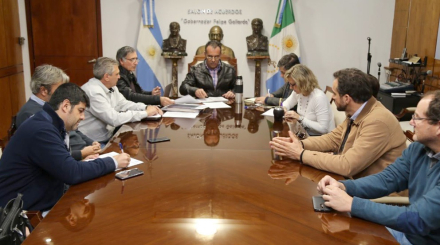 CAMIONEROS ARREGLARON.JPG